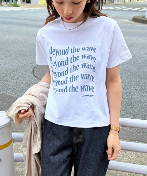 THOUSAND MILE(サウザンドマイル)の「【THOUSAND MILE】SHORT SLEEVE COMPACT PRINT T-SHIRT (Beyond)(Tシャツ/カットソー・レディース・ホワイト・FREE)」の2枚目の写真
