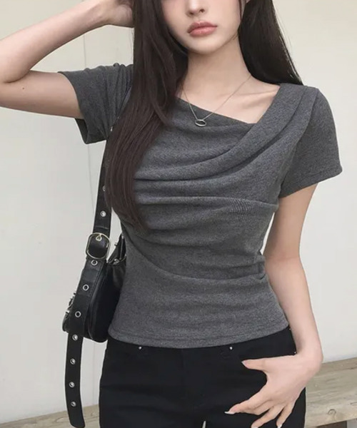 VIVID LADY(ビビッドレディー)の「ドレープネック リブ 半袖トップス(Tシャツ/カットソー・レディース・ブラック/チャコールグレー/アイボリー/グレー・FREE)」の13枚目の写真
