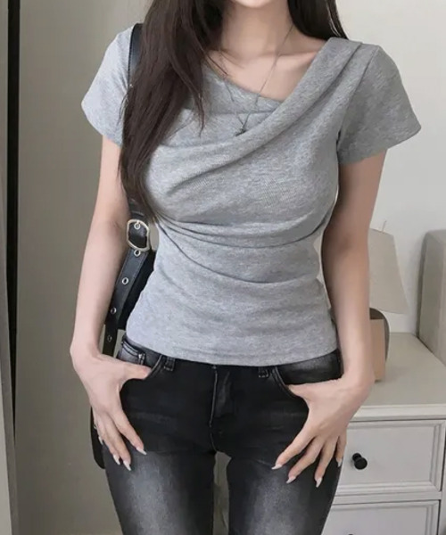 VIVID LADY(ビビッドレディー)の「ドレープネック リブ 半袖トップス(Tシャツ/カットソー・レディース・ブラック/チャコールグレー/アイボリー/グレー・FREE)」の22枚目の写真