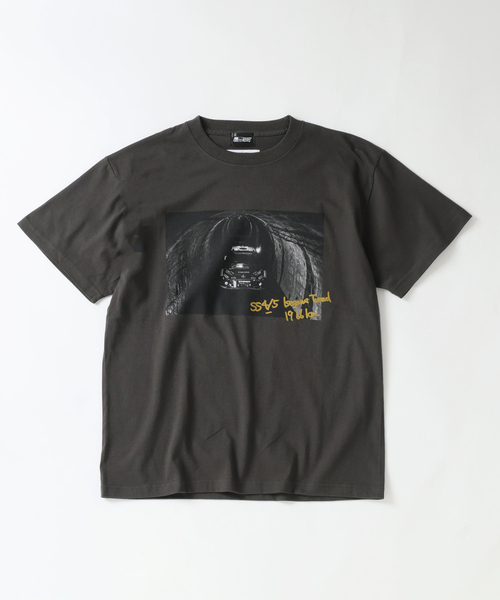 JOURNAL STANDARD relume(ジャーナルスタンダード レリューム)の「TOYOTA / トヨタ GAZOO Racing ”伊勢神トンネル” プリント Tシャツ(Tシャツ/カットソー・メンズ・ブラック/ホワイト・MEDIUM/LARGE)」の1枚目の写真