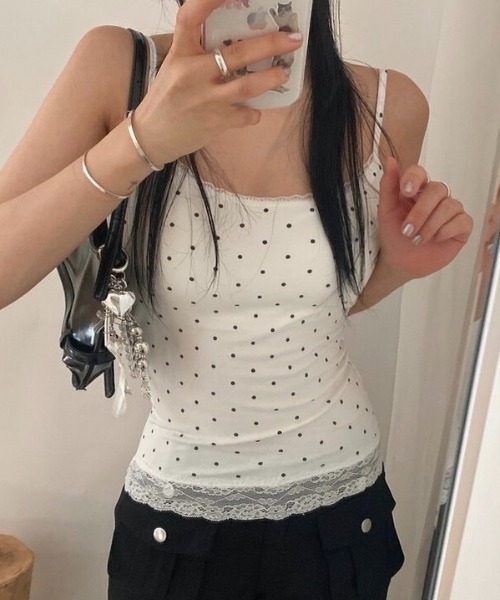 LADY LIKE(レディライク)の「【春夏新作】カップ付きミニドット裾レースキャミソール(キャミソール・レディース・ブラック/ホワイト・M)」の14枚目の写真