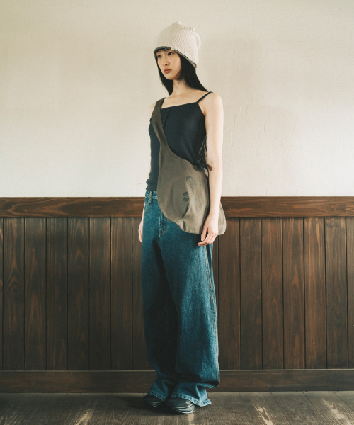 OHESHIO(オヘシオ)の「STITCH BUTTON SLEEVELESS, NAVY(Tシャツ/カットソー・レディース・その他・FREE)」の3枚目の写真