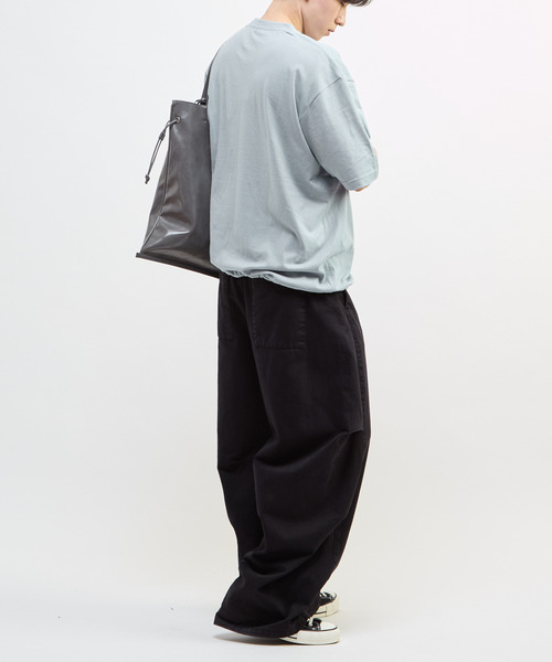 CONVERSE TOKYO（コンバーストウキョウ）の「【CONVERSE TOKYO】＜UNISEX＞ SYNTHETIC LEATHER GATHERED TOTE BAG / ユニセックス /シンセティックレザー ギャザー トートバッグ / A4収納可能 / 15インチPC収納 / キーチャーム付属（トートバッグ・レディース・グレー/ブラウン/ブラック・FREE）」の9枚目の写真