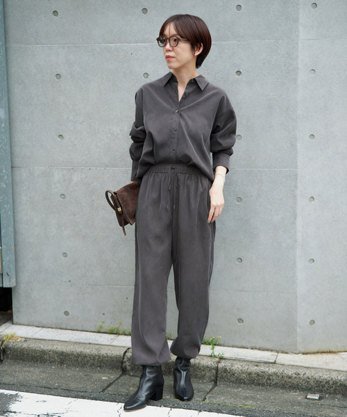 IENA（イエナ）の「フィブリルキュプラミックスジョガーパンツ（その他パンツ・レディース・チャコールグレー/カーキ・38/36）」の5枚目の写真