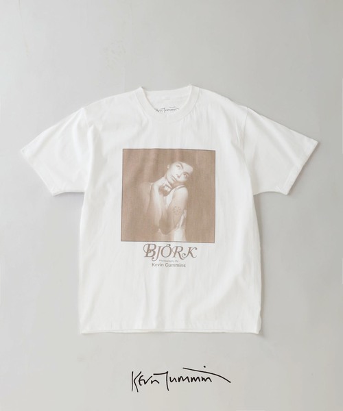 PULP/417EDIFICE（パルプフォーワンセブンエディフィス）の「BJORK PHOTO TEE "PORTRAIT" 2 by Kevin Cummins（Tシャツ/カットソー・メンズ・ブラック/ホワイト・LARGE/X-LARGE/SMALL/MEDIUM）」の2枚目の写真