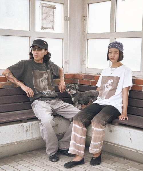 PULP/417EDIFICE（パルプフォーワンセブンエディフィス）の「BJORK PHOTO TEE "PORTRAIT" 2 by Kevin Cummins（Tシャツ/カットソー・メンズ・ブラック/ホワイト・LARGE/X-LARGE/SMALL/MEDIUM）」の18枚目の写真