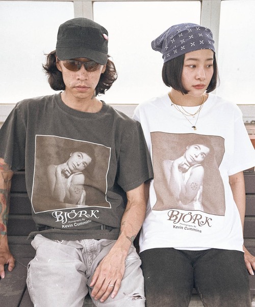 PULP/417EDIFICE（パルプフォーワンセブンエディフィス）の「BJORK PHOTO TEE "PORTRAIT" 2 by Kevin Cummins（Tシャツ/カットソー・メンズ・ブラック/ホワイト・LARGE/X-LARGE/SMALL/MEDIUM）」の20枚目の写真