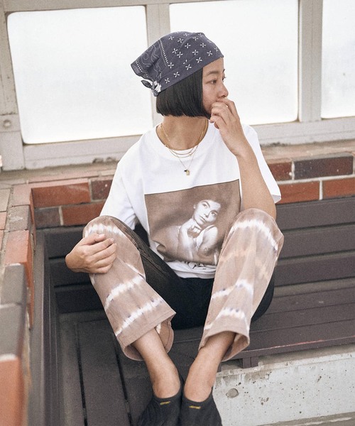 PULP/417EDIFICE（パルプフォーワンセブンエディフィス）の「BJORK PHOTO TEE "PORTRAIT" 2 by Kevin Cummins（Tシャツ/カットソー・メンズ・ブラック/ホワイト・LARGE/X-LARGE/SMALL/MEDIUM）」の15枚目の写真