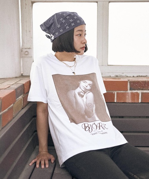 PULP/417EDIFICE（パルプフォーワンセブンエディフィス）の「BJORK PHOTO TEE "PORTRAIT" 2 by Kevin Cummins（Tシャツ/カットソー・メンズ・ブラック/ホワイト・LARGE/X-LARGE/SMALL/MEDIUM）」の16枚目の写真