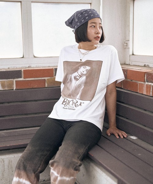 PULP/417EDIFICE（パルプフォーワンセブンエディフィス）の「BJORK PHOTO TEE "PORTRAIT" 2 by Kevin Cummins（Tシャツ/カットソー・メンズ・ブラック/ホワイト・LARGE/X-LARGE/SMALL/MEDIUM）」の17枚目の写真