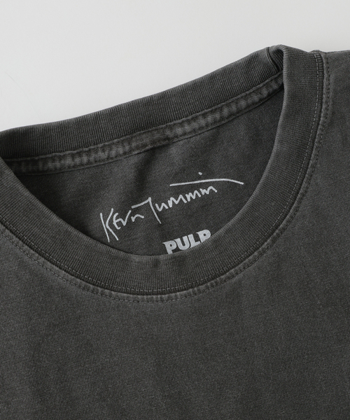 PULP/417EDIFICE（パルプフォーワンセブンエディフィス）の「BJORK PHOTO TEE "PORTRAIT" 2 by Kevin Cummins（Tシャツ/カットソー・メンズ・ブラック/ホワイト・LARGE/X-LARGE/SMALL/MEDIUM）」の8枚目の写真
