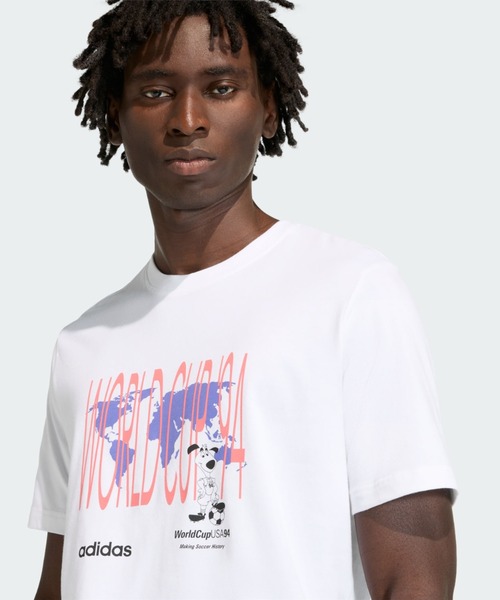 adidas（アディダス）の「アーカイブ ワールドカップ 94 グラフィックTシャツ / アディダスオリジナルス adidas Originals（Tシャツ/カットソー・メンズ・ホワイト・SMALL/MEDIUM/LARGE/X-LARGE/XX-LARGE/X-SMALL/3XL）」の6枚目の写真