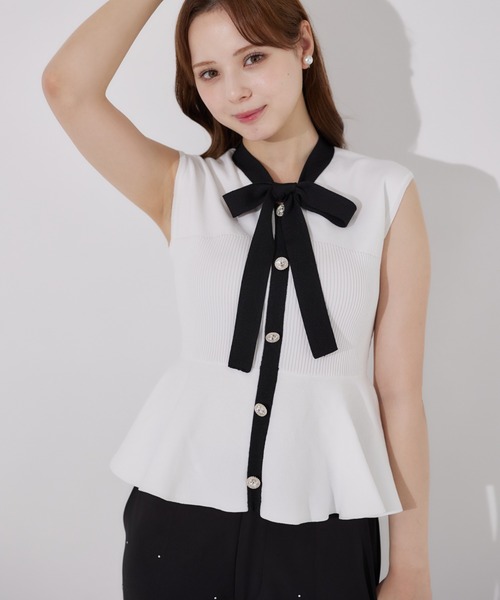 tocco closet(トッコ クローゼット)の「ボウタイリボン付き配色ペプラムニットプルオーバー(ニット/セーター・レディース・ブラック/ピンク系/オフホワイト・M)」の1枚目の写真