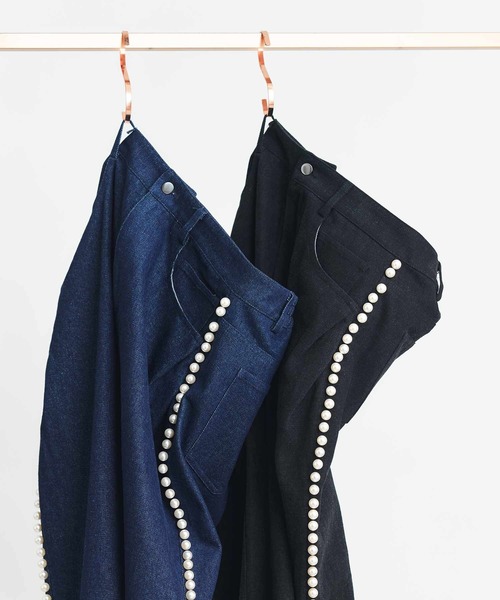 PICCIN PERLA(ピッチンペルラ)の「サイドパールデニムパンツ(デニムパンツ・レディース・ブルー/ブラック・M)」の2枚目の写真
