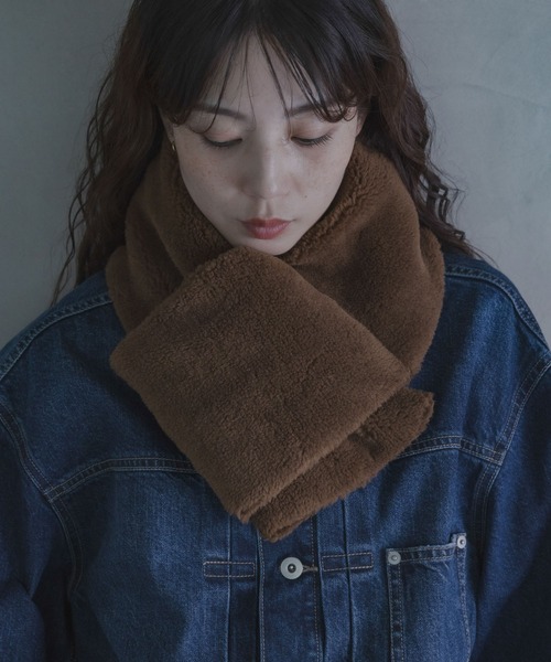 URBAN RESEARCH Sonny Label(アーバンリサーチサニーレーベル)の「リバーシブルダウンマフラー(マフラー・レディース・ブラウン/オフホワイト/ブラック・ONE)」の3枚目の写真