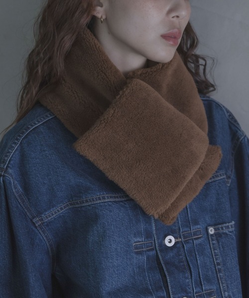 URBAN RESEARCH Sonny Label(アーバンリサーチサニーレーベル)の「リバーシブルダウンマフラー(マフラー・レディース・ブラウン/オフホワイト/ブラック・ONE)」の4枚目の写真