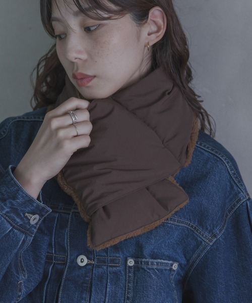 URBAN RESEARCH Sonny Label(アーバンリサーチサニーレーベル)の「リバーシブルダウンマフラー(マフラー・レディース・ブラウン/オフホワイト/ブラック・ONE)」の5枚目の写真