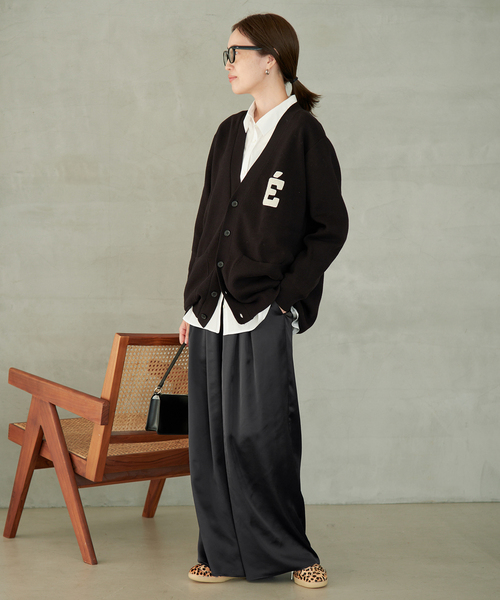 SLOBE IENA(スローブイエナ)の「《WEB限定カラーあり》サテンリラックスワイドパンツ(その他パンツ・レディース・アイボリー/ブラック/カーキ・36/38)」の4枚目の写真