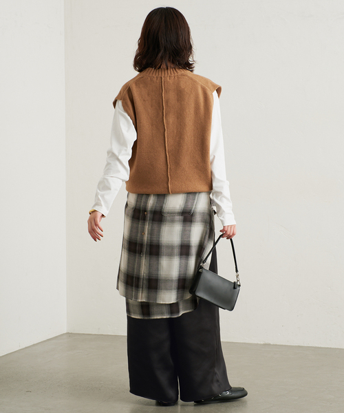 SLOBE IENA(スローブイエナ)の「《WEB限定カラーあり》サテンリラックスワイドパンツ(その他パンツ・レディース・アイボリー/ブラック/カーキ・36/38)」の11枚目の写真