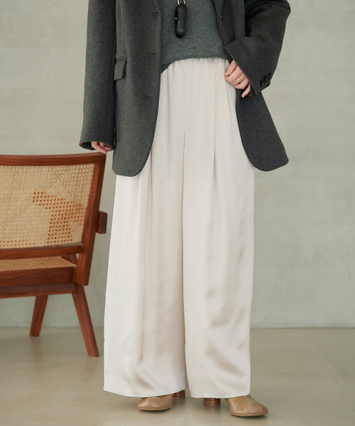SLOBE IENA(スローブイエナ)の「《WEB限定カラーあり》サテンリラックスワイドパンツ(その他パンツ・レディース・アイボリー/ブラック/カーキ・36/38)」の12枚目の写真