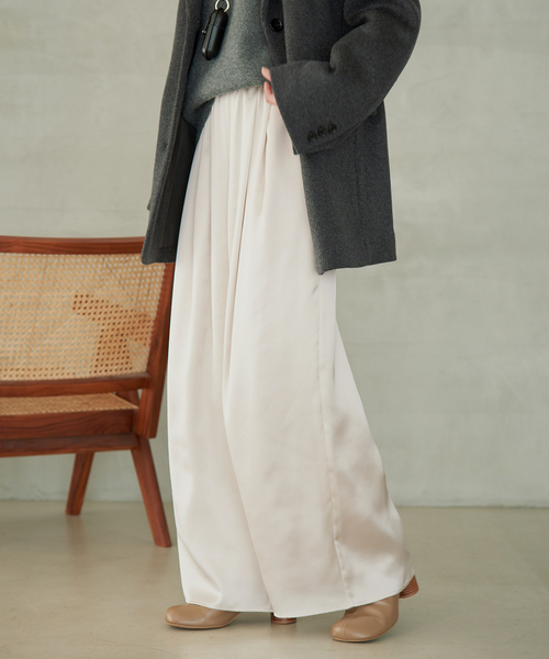 SLOBE IENA(スローブイエナ)の「《WEB限定カラーあり》サテンリラックスワイドパンツ(その他パンツ・レディース・アイボリー/ブラック/カーキ・36/38)」の13枚目の写真