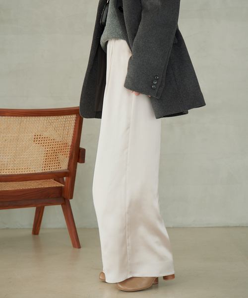SLOBE IENA(スローブイエナ)の「《WEB限定カラーあり》サテンリラックスワイドパンツ(その他パンツ・レディース・アイボリー/ブラック/カーキ・36/38)」の14枚目の写真