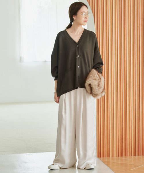 SLOBE IENA(スローブイエナ)の「《WEB限定カラーあり/》サテンリラックスワイドパンツ(その他パンツ・レディース・アイボリー/ブラック/カーキ・36/38)」の5枚目の写真