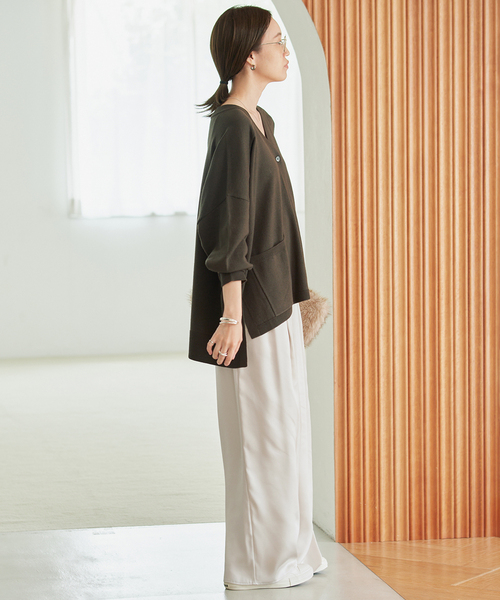 SLOBE IENA(スローブイエナ)の「《WEB限定カラーあり/》サテンリラックスワイドパンツ(その他パンツ・レディース・アイボリー/ブラック/カーキ・36/38)」の6枚目の写真