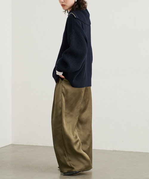 SLOBE IENA(スローブイエナ)の「《WEB限定カラーあり/》サテンリラックスワイドパンツ(その他パンツ・レディース・アイボリー/ブラック/カーキ・36/38)」の9枚目の写真
