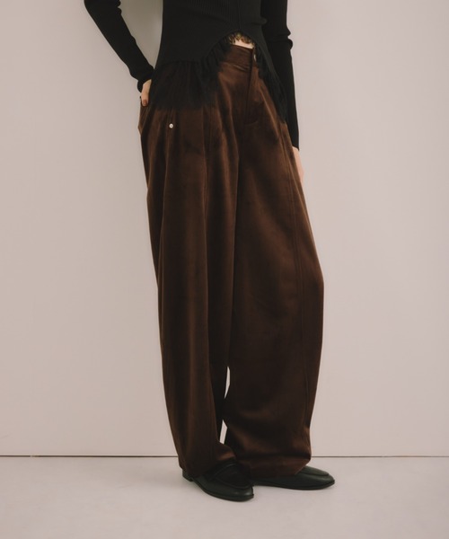 DRWCYS（ドロシーズ）の「ベロアバレルレッグパンツ（スウェットパンツ・レディース・ブラック/ブラウン・SMALL/MEDIUM）」の19枚目の写真