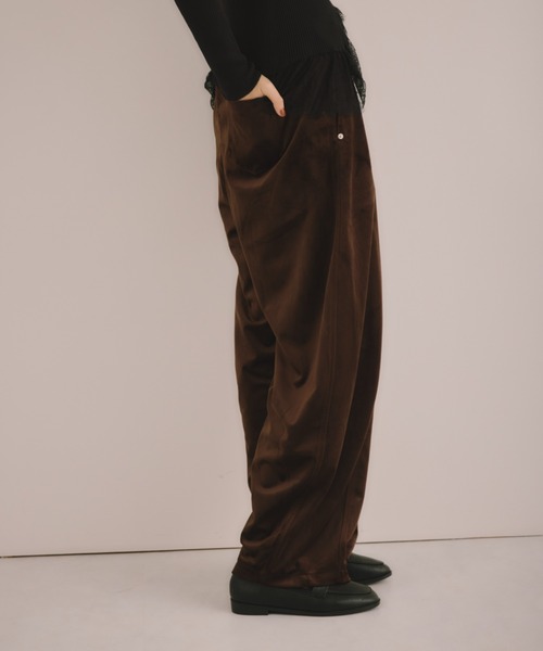 DRWCYS（ドロシーズ）の「ベロアバレルレッグパンツ（スウェットパンツ・レディース・ブラック/ブラウン・SMALL/MEDIUM）」の20枚目の写真