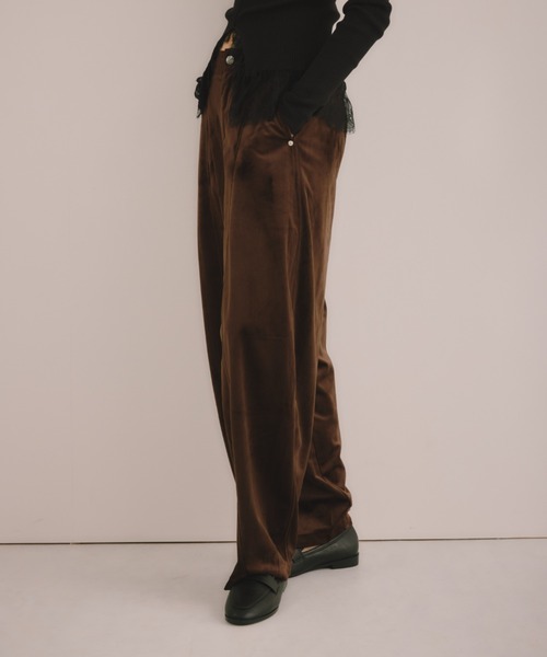 DRWCYS（ドロシーズ）の「ベロアバレルレッグパンツ（スウェットパンツ・レディース・ブラック/ブラウン・SMALL/MEDIUM）」の21枚目の写真