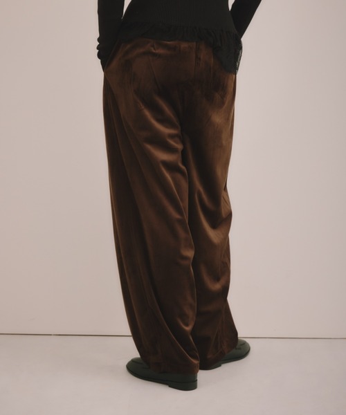 DRWCYS（ドロシーズ）の「ベロアバレルレッグパンツ（スウェットパンツ・レディース・ブラック/ブラウン・SMALL/MEDIUM）」の22枚目の写真