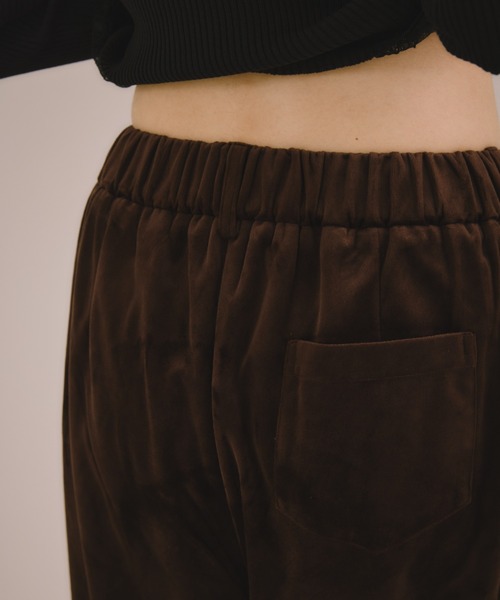DRWCYS（ドロシーズ）の「ベロアバレルレッグパンツ（スウェットパンツ・レディース・ブラック/ブラウン・SMALL/MEDIUM）」の14枚目の写真
