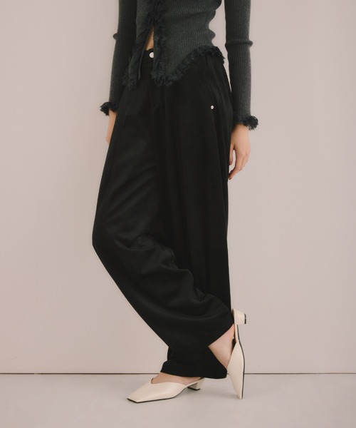 DRWCYS（ドロシーズ）の「ベロアバレルレッグパンツ（スウェットパンツ・レディース・ブラック/ブラウン・SMALL/MEDIUM）」の3枚目の写真