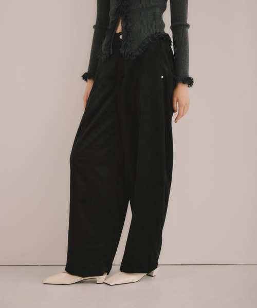 DRWCYS（ドロシーズ）の「ベロアバレルレッグパンツ（スウェットパンツ・レディース・ブラック/ブラウン・SMALL/MEDIUM）」の4枚目の写真