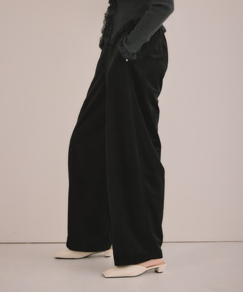 DRWCYS（ドロシーズ）の「ベロアバレルレッグパンツ（スウェットパンツ・レディース・ブラック/ブラウン・SMALL/MEDIUM）」の7枚目の写真