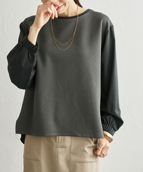 ikka(イッカ)の「カットドッキングレイヤードプルオーバー(Tシャツ/カットソー・レディース・チャコール/オフホワイト/ベージュ/ブラック・M/L)」の3枚目の写真