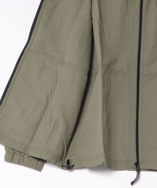 L.L.Bean(エルエルビーン)の「マウンテン・クラシック・フルジップ・ジャケット 米国フィット・プチ(ナイロンジャケット・レディース・オリーブドラブ/アイボリー・LARGE/MEDIUM/SMALL/X-SMALL)」の3枚目の写真