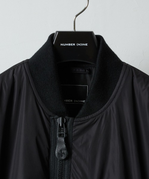NUMBER (N)INE（ナンバーナイン）の「NYLON MA-1 JACKET / 撥水 ナイロン 中綿 MA-1 ジャケット（MA-1・メンズ・ブラック系/オリーブ/ブラック・2/3/4）」の5枚目の写真