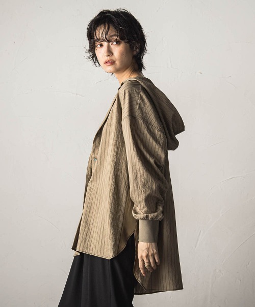 MAYSON GREY(メイソングレイ)の「ストライプドッキング袖リブフーディーシャツ(シャツ/ブラウス・レディース・ブラック系その他/ダークベージュ・M)」の16枚目の写真