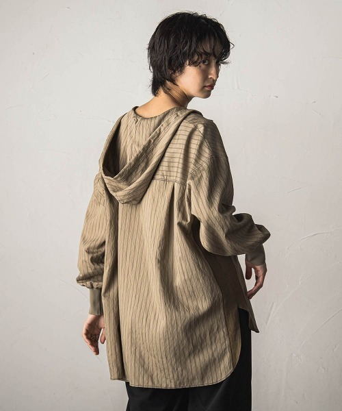 MAYSON GREY(メイソングレイ)の「ストライプドッキング袖リブフーディーシャツ(シャツ/ブラウス・レディース・ブラック系その他/ダークベージュ・M)」の17枚目の写真
