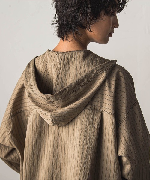 MAYSON GREY(メイソングレイ)の「ストライプドッキング袖リブフーディーシャツ(シャツ/ブラウス・レディース・ブラック系その他/ダークベージュ・M)」の21枚目の写真