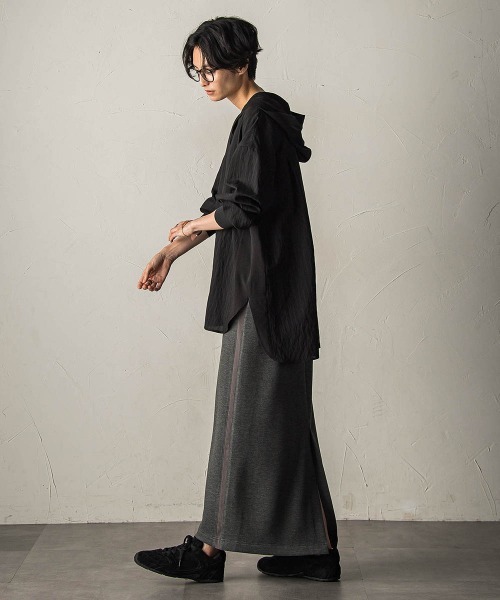 MAYSON GREY(メイソングレイ)の「ストライプドッキング袖リブフーディーシャツ(シャツ/ブラウス・レディース・ブラック系その他/ダークベージュ・M)」の4枚目の写真