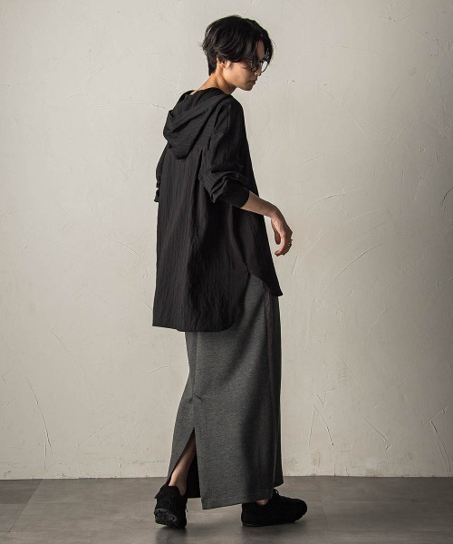 MAYSON GREY(メイソングレイ)の「ストライプドッキング袖リブフーディーシャツ(シャツ/ブラウス・レディース・ブラック系その他/ダークベージュ・M)」の5枚目の写真