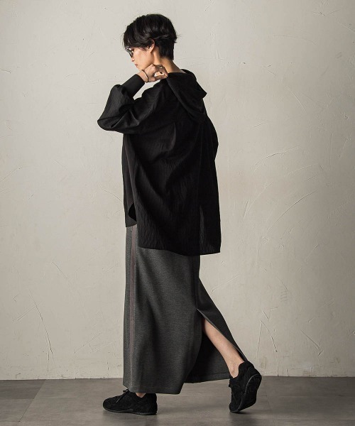 MAYSON GREY(メイソングレイ)の「ストライプドッキング袖リブフーディーシャツ(シャツ/ブラウス・レディース・ブラック系その他/ダークベージュ・M)」の8枚目の写真