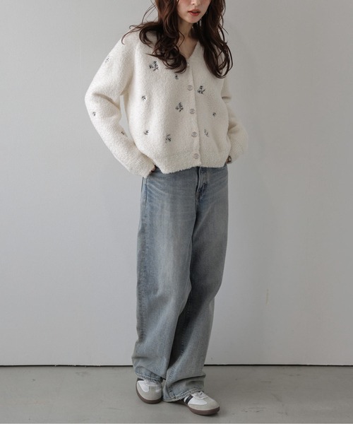 La-gemme(ラジェム)の「小花刺繍 ニットカーディガン/羽織り/大人かわいい(カーディガン/ボレロ・レディース・ブラック/オフホワイト/ブラウン・フリー)」の5枚目の写真