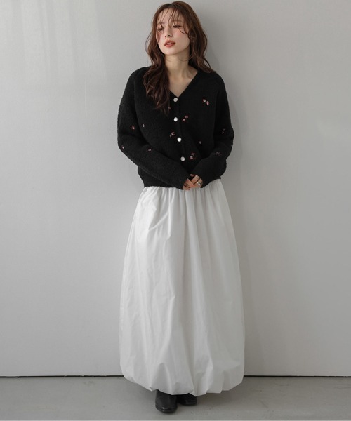 La-gemme(ラジェム)の「小花刺繍 ニットカーディガン/羽織り/大人かわいい(カーディガン/ボレロ・レディース・ブラック/オフホワイト/ブラウン・フリー)」の12枚目の写真