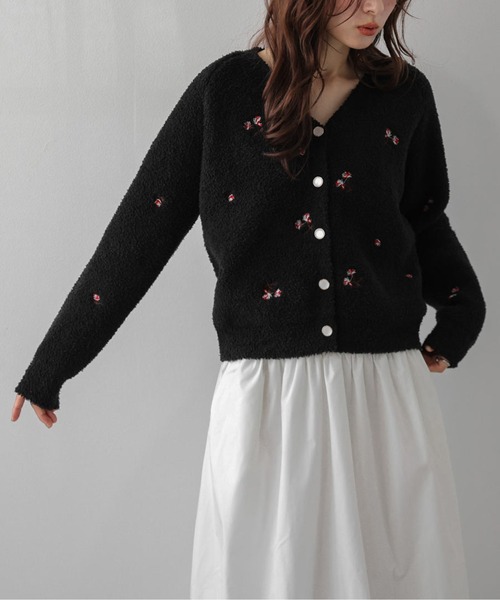 La-gemme(ラジェム)の「小花刺繍 ニットカーディガン/羽織り/大人かわいい(カーディガン/ボレロ・レディース・ブラック/オフホワイト/ブラウン・フリー)」の11枚目の写真