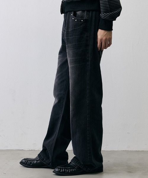 Shoowtime(ショウタイム)の「Studded Vintage Faded Loose Straight Denim / スタッズ ヴィンテージフェード ルーズストレートデニム(デニムパンツ・メンズ・ブルー/ブラック・MEDIUM/LARGE/SMALL/X-LARGE)」の4枚目の写真